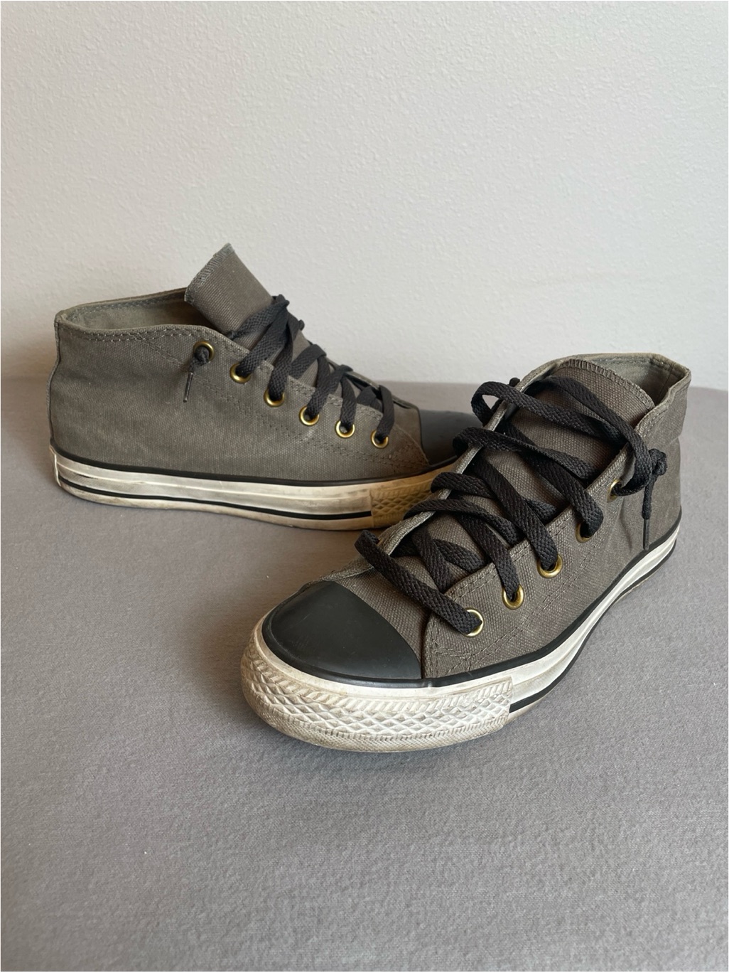 Converse Mens Mud Top Sneakers In Gray And Black